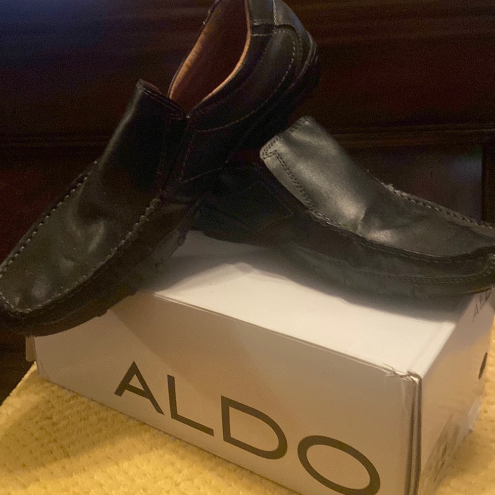 Black Men’s shoe - gently used in excellent condition